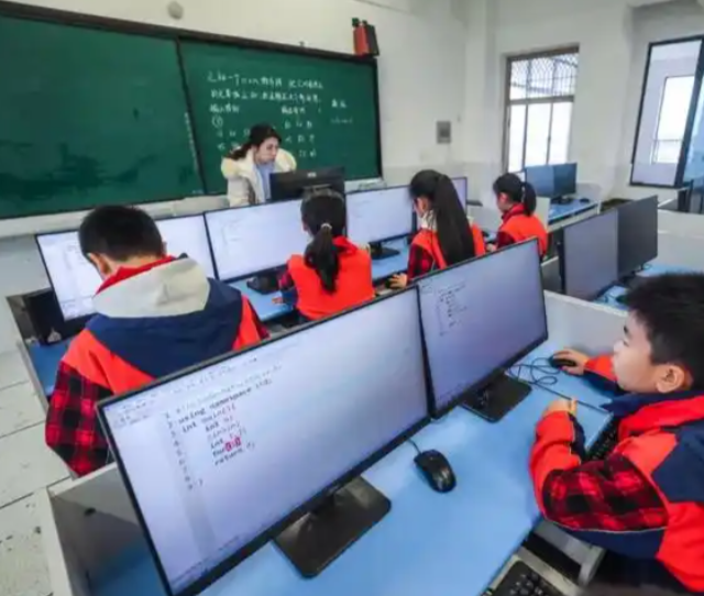 新模态的语文课正在把沉淀数十年的主题教育与AI技能深度交融